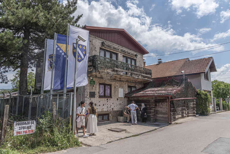 Bosnia y Herzegovina - Sarajevo 65 - Túnel de la Esperanza.jpg
